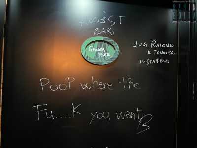 A rafforzare il concetto ci pensano le scritte incise con un pennarello bianco che recitano �pee where the fu�k you want� e �poop where the fu�k you want"...